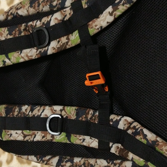 Outdoorwear backpack w/Laptop case and bear wistle - Picture 3 of 5